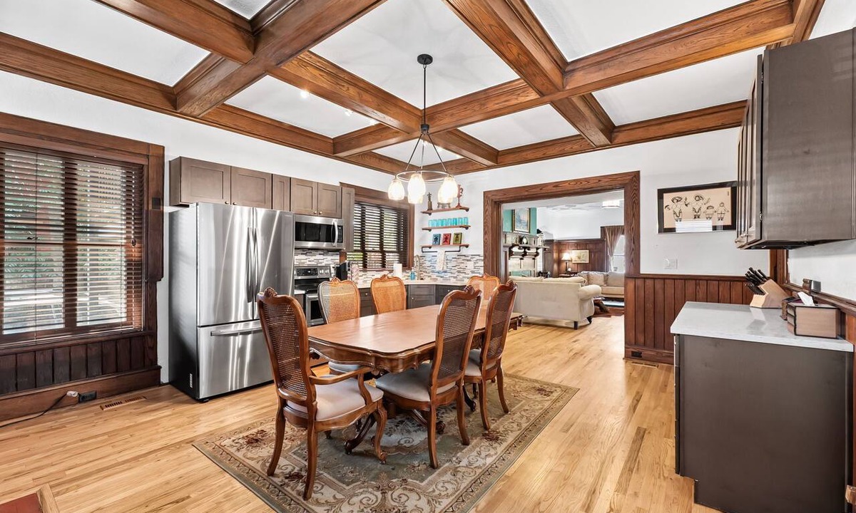 Capitol Hill Apartment | Cap Hill 2BR Character, Privacy & Garage Parking