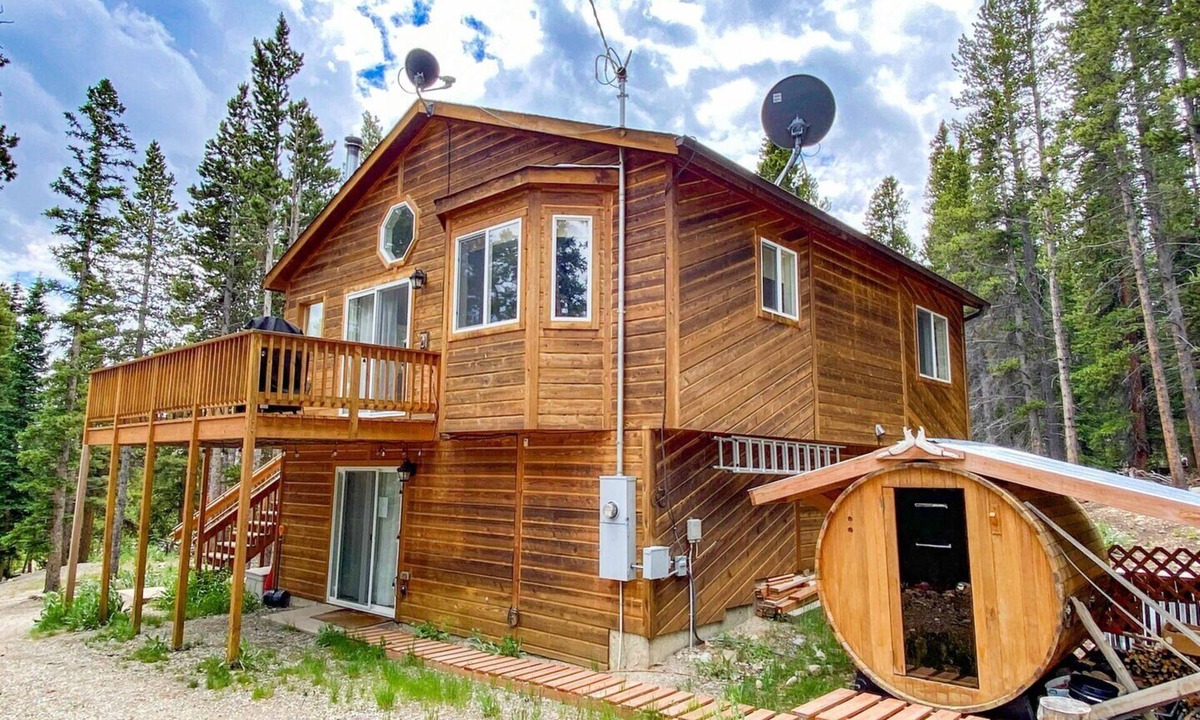 Valley of the Sun Cabin | Cedar Barrel Sauna & Mtn Views - Pet-Friendly, 20 mi to Breckenridge