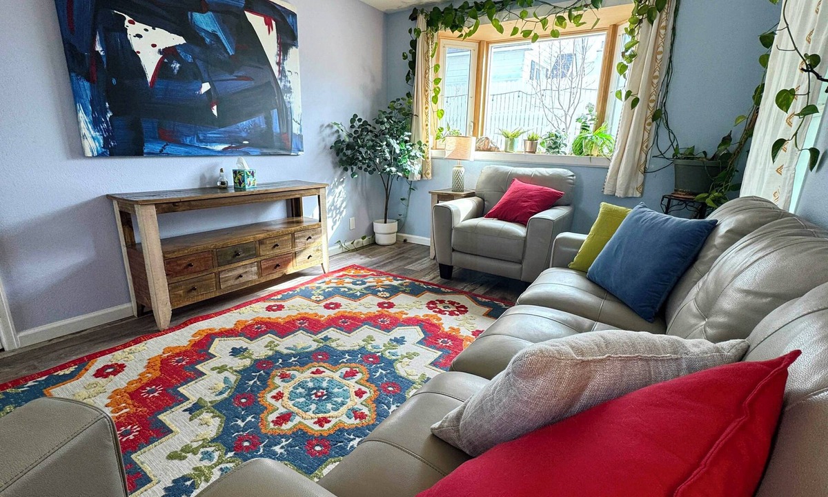 Sheridan House | Charming 2-bedroom house in beautiful Denver w/Hot Tub & AC