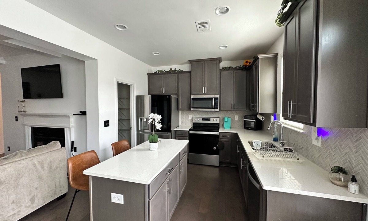 Conyers House | Charming 2-bedroom townhome with office and WiFi in quiet Conyers neighborhood