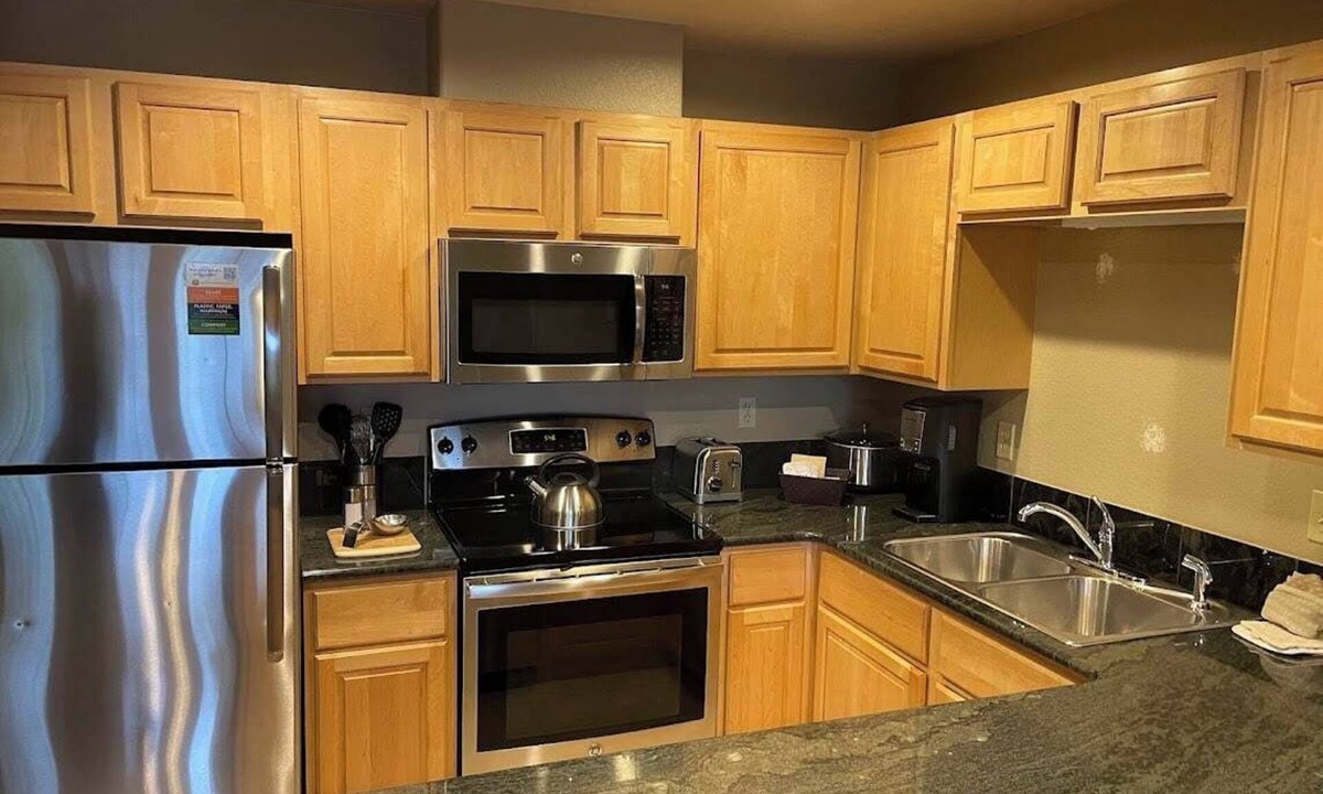 Peak 9 Cabin | Charming 2-bedroom lodge with WiFi, ski-in and ski-out, walking distance to town