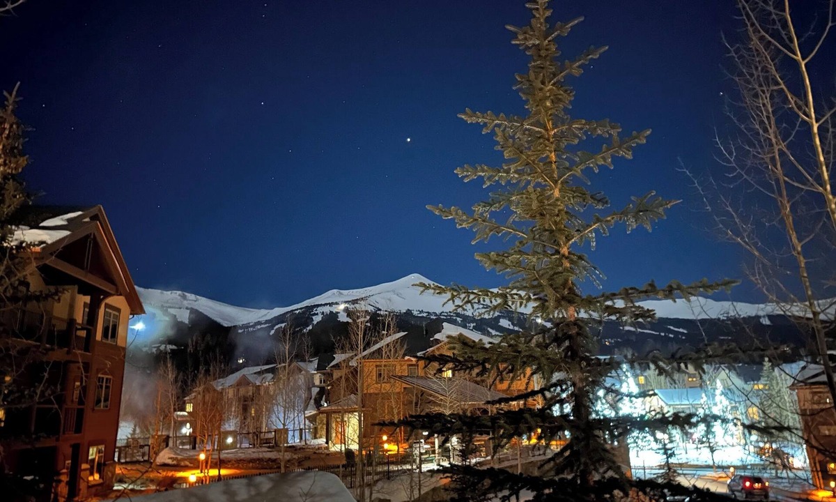 Four O'Clock Resort | Charming 2bedroom/2 bath w/studio lock off ski in/ski out - Feb 14-21