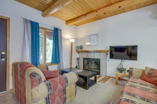 Amalia House | Charming Amalia Retreat w/Fireplace & Grill!