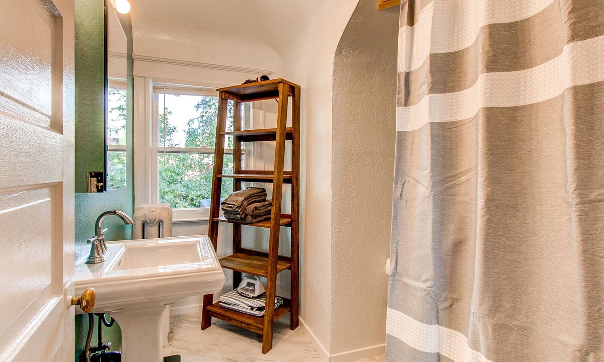 Capitol Hill House | Charming Carriage House in Capital Hill