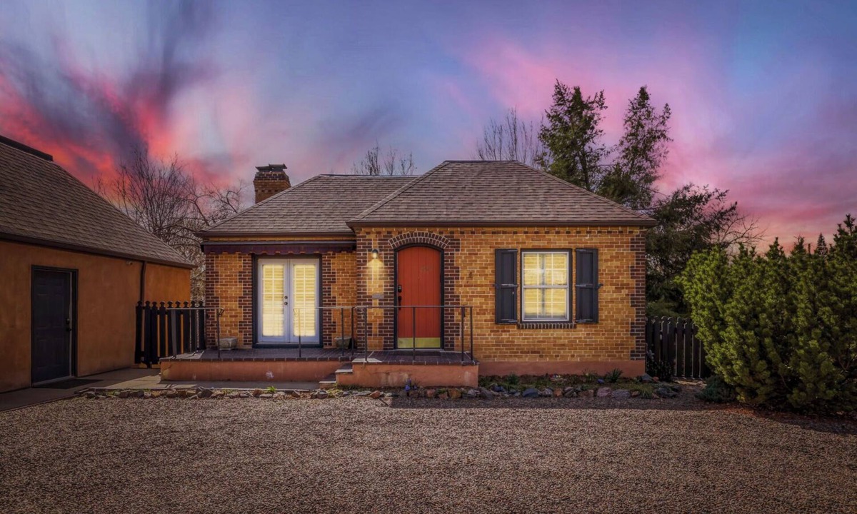 Ken Caryl Cottage | Charming Cottage, Pet-Free, AC, King Bed, Near Red Rocks, Licensed!