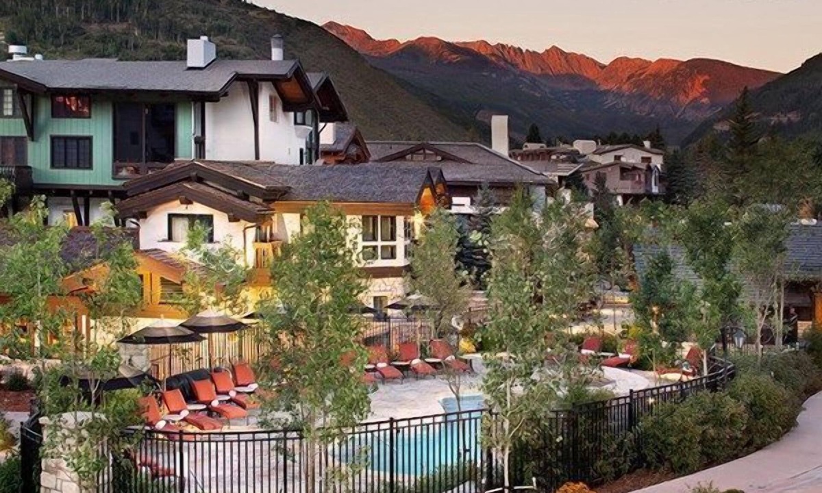 Vail Cabin | Charming Lodge Room with 2 Doubles | Lodge at Vail