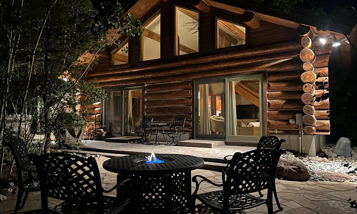 Fairplay Cabin | Charming Log Cabin - Hot Tub -Near Hiking & Dining - Dogs Welcome