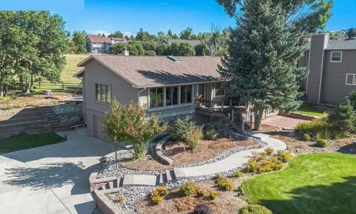 Gleneagle House | Charming Spacious Home- Close to the USAFA & Ford Amphitheater