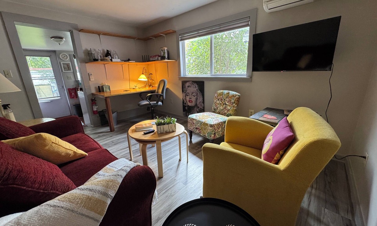University Park Cottage | Charming Vintage Hideaway 2 Blks to CSU