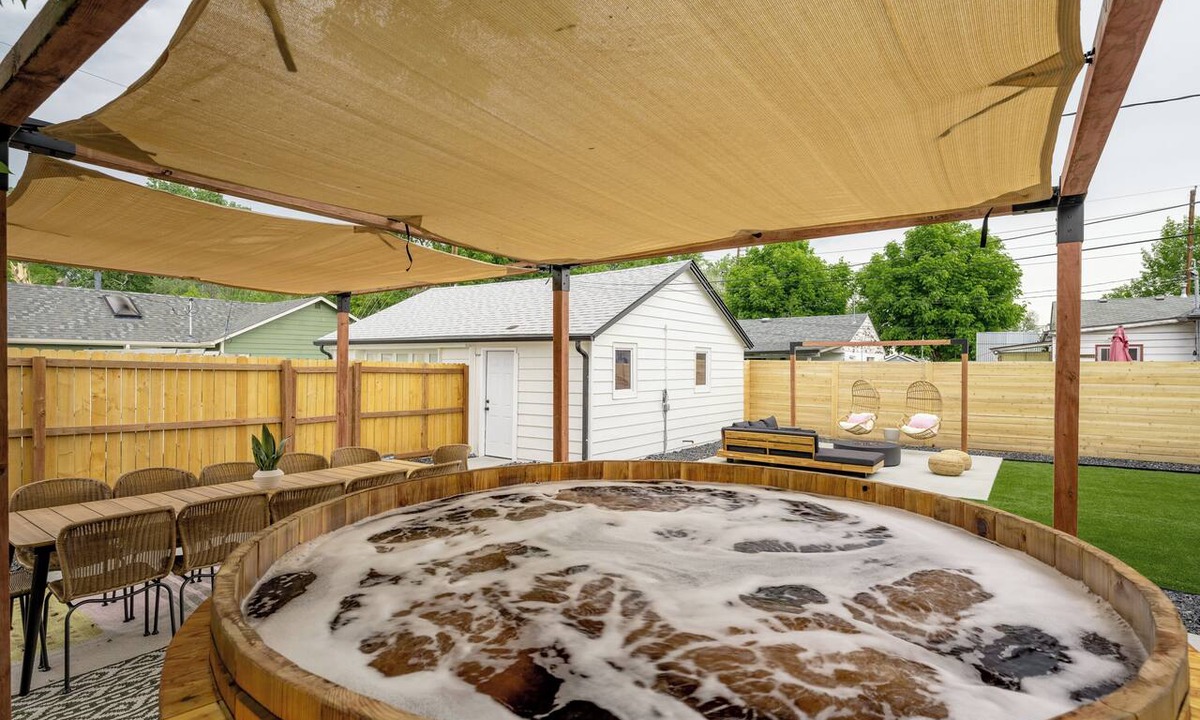 Denver House | Chic 4-bedroom house with Karaoke Lounge, Cedar Hot Tub, minutes to downtown