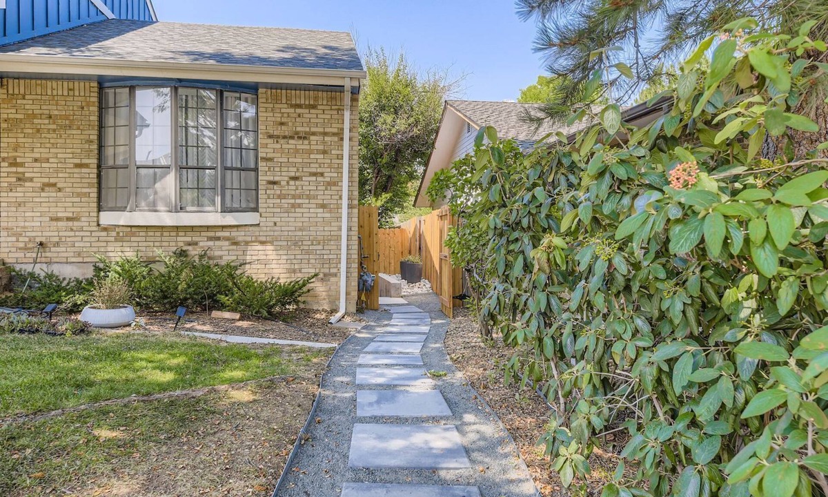Hampden Apartment | Chic Urban Apartment/Great Location + Free parking