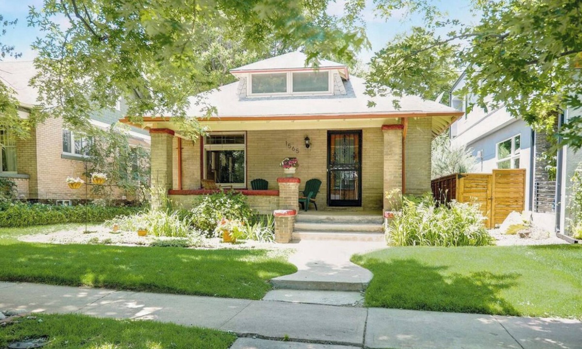 City Park Apartment | City Park - Newly renovated, cozy 2-bedroom, basement apartment with AC, WiFi