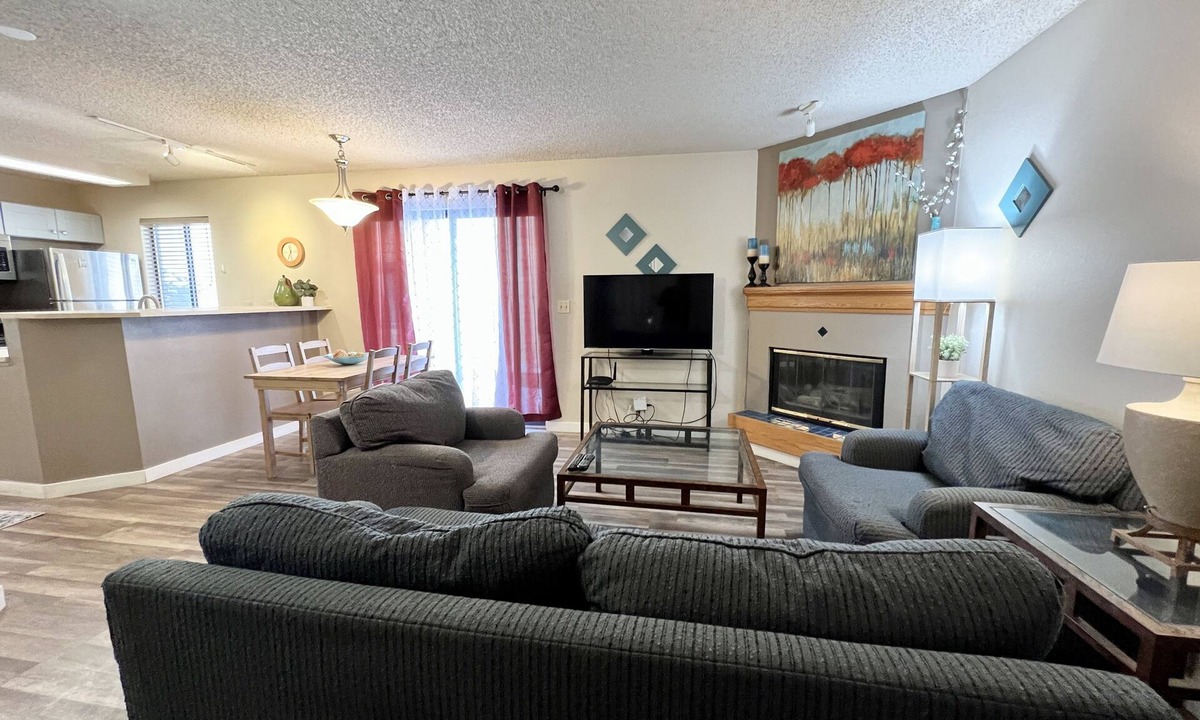 Englewood Condo | Clean & Cozy One Bedroom Condo W/Kitchen In DTC