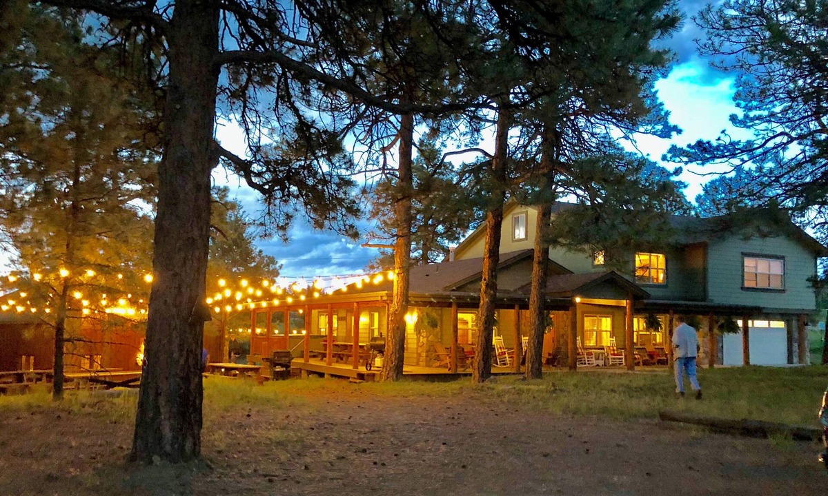 Mount Vernon House | Colorado Family Reunion and Wedding Headquarters
