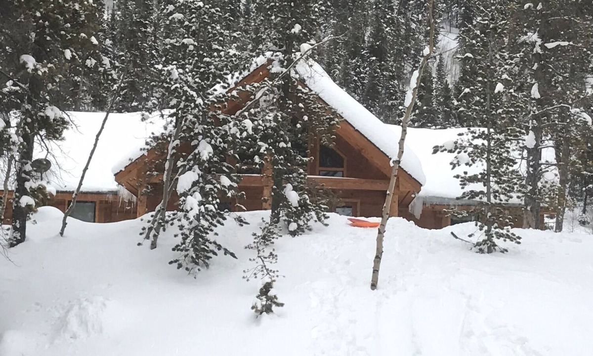 Garfield House | Come Stay and Play in the Rockies with 2 King and 6 Queen beds! Great ESCAPE!
