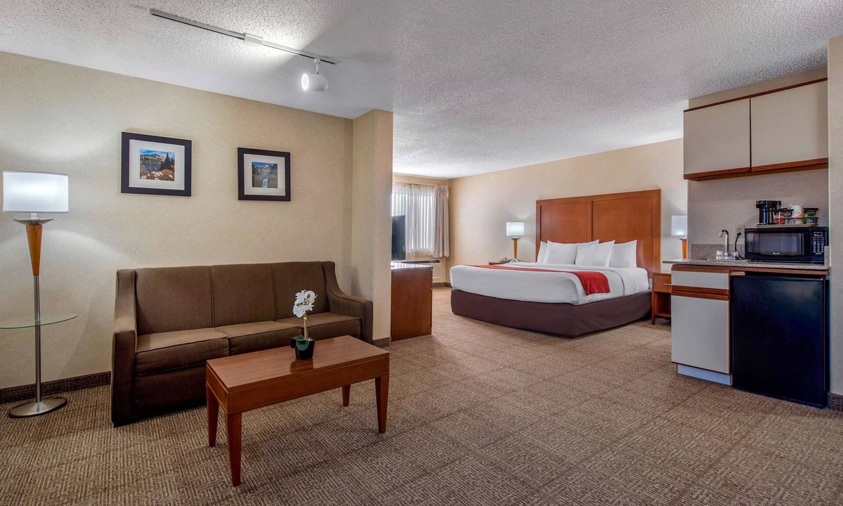 Heather Gardens Hotel | Comfort Inn Denver Southeast Area