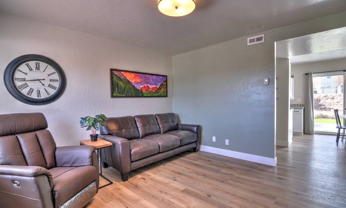 Grand Junction House | Contemporary, Clean 2 BR Townhome w/Private Patio 🐶 Friendly, Fast WiFI👨‍💻