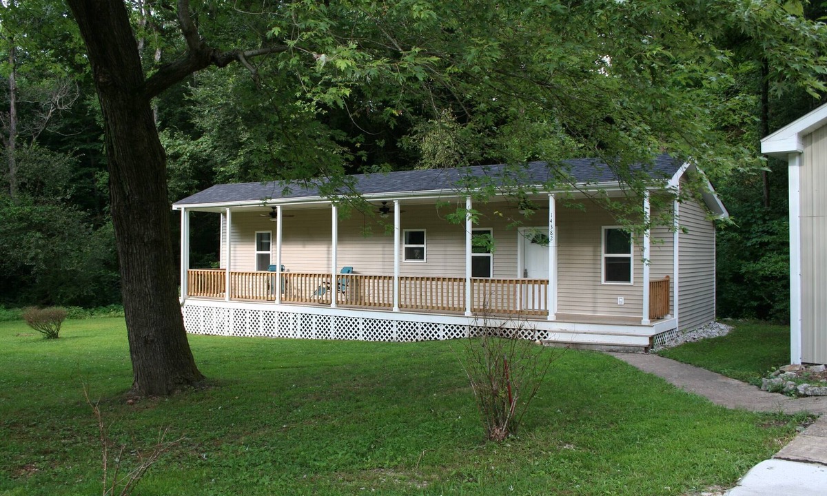 Springdale Cottage | Cottage in the Trees - A getaway from everything, close to everything