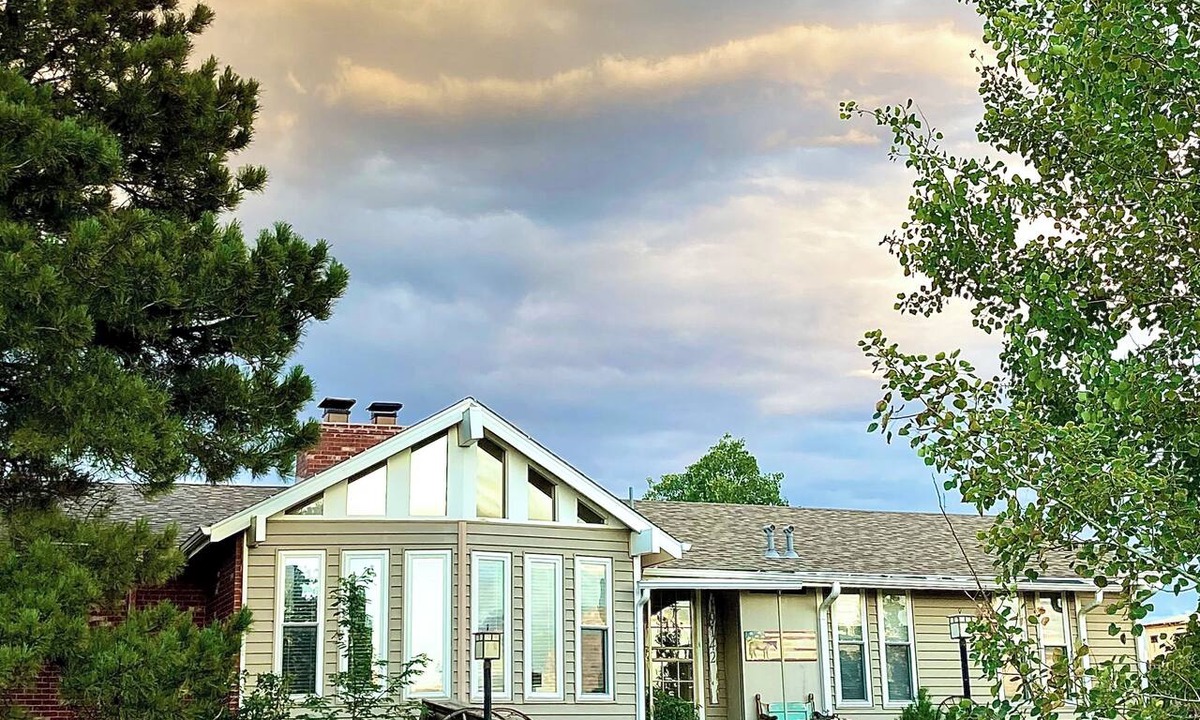 Centennial Apartment | Country Living for Grandparents, Travel Nurses and Execs!