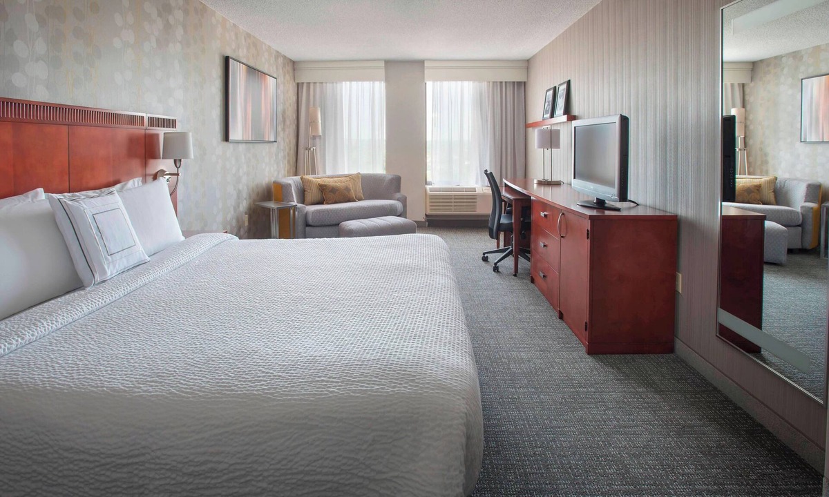 Downtown Wilmington Hotel | Courtyard by Marriott Wilmington Downtown