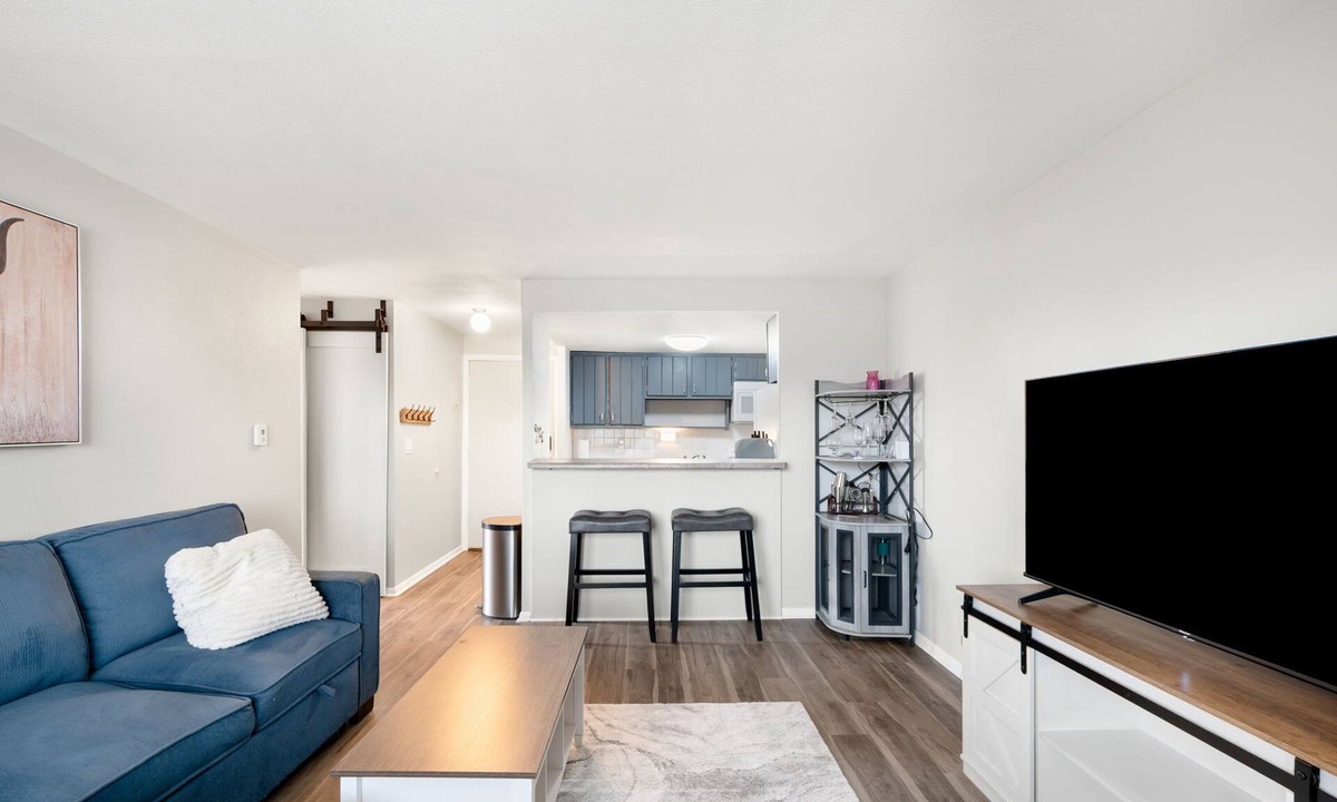 Capitol Hill Condo | Cozy 1-bedroom condo in beautiful Capitol Hill Neighborhood with Parking