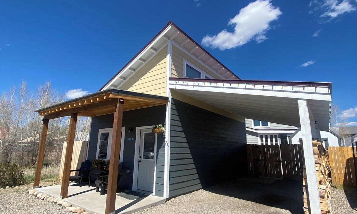 Gunnison House | Cozy 1-bedroom house in a serene location with AC. Perfect traveler getaway!