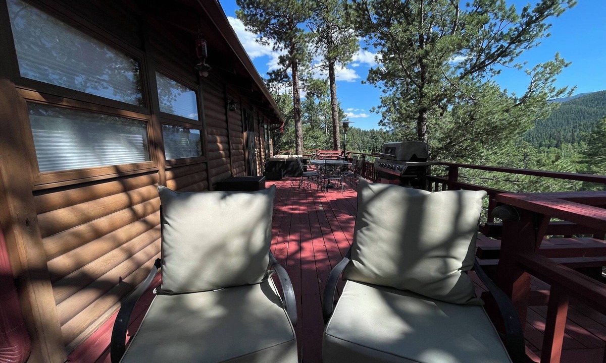 Rye Cabin | Cozy 2-bedroom cabin just 6 minutes to Bishop’s Castle or San Isabell lake.