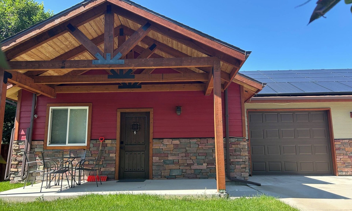 Scenic Heights Cabin | Cozy 2-bedroom cabin with AC in nice Arvada neighborhood close to olde town!