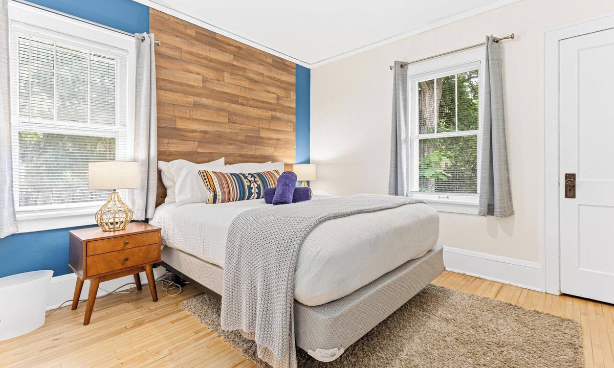 Midway House | Cozy 2-bedroom in serene Saint Paul- With Cold AC- Close to everything!