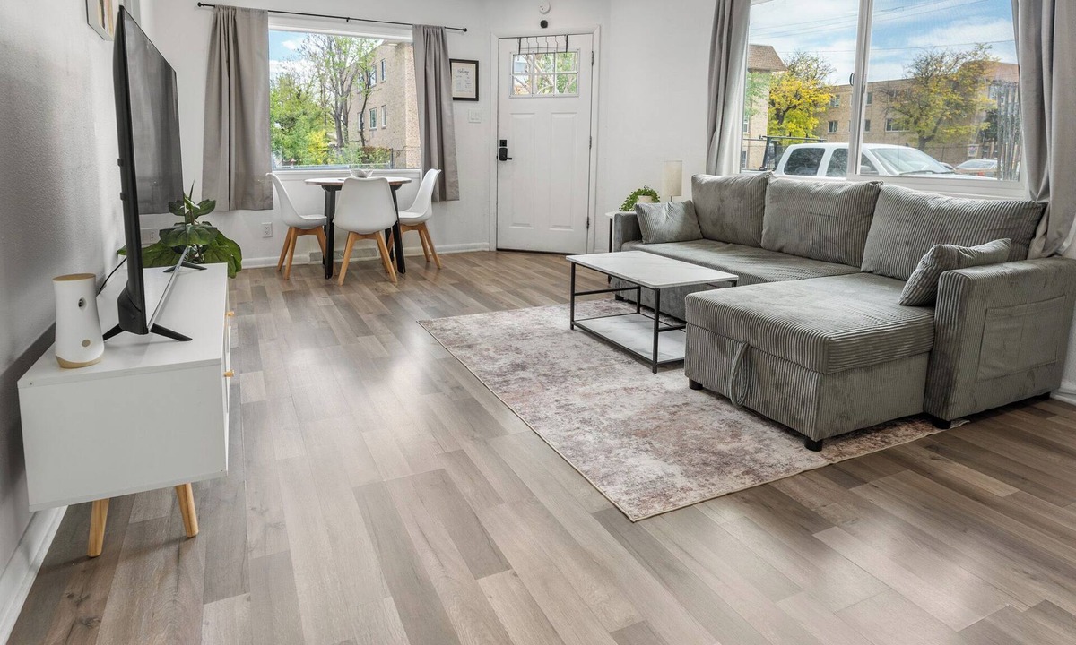 North Aurora House | Cozy 2BR Near Stanley Marketplace Sleeps 6 Pet Friendly