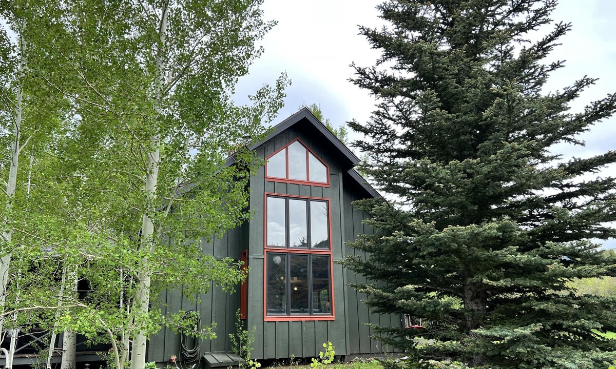 Cuchara House | Cozy 3BR Creekside Cabin - Summer Fun, Fall Foliage & Winter Skiing
