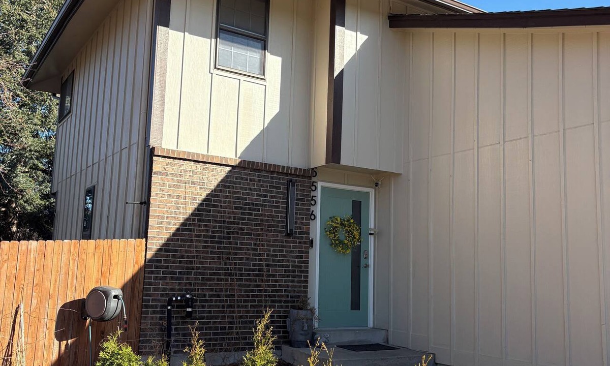 Englewood House | Cozy 4BR Home Near Cherry Creek State Park - Hot Tub & Private Backyard & Patio