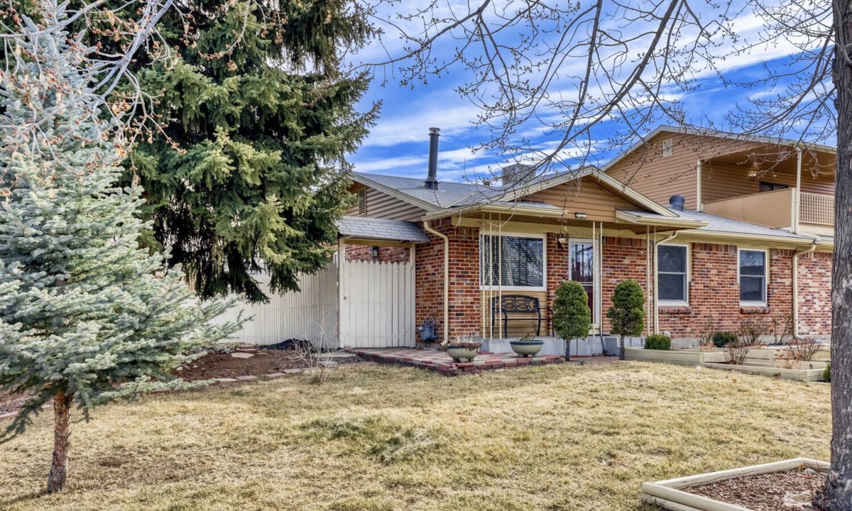Aurora Hills House | Cozy Aurora Getaway for 6, Pet friendly!