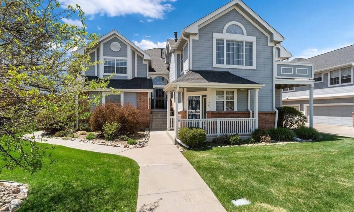 Grant Ranch Condo | Cozy Condo Near The Foot Hills With Mountain Views with attached 2 car garage