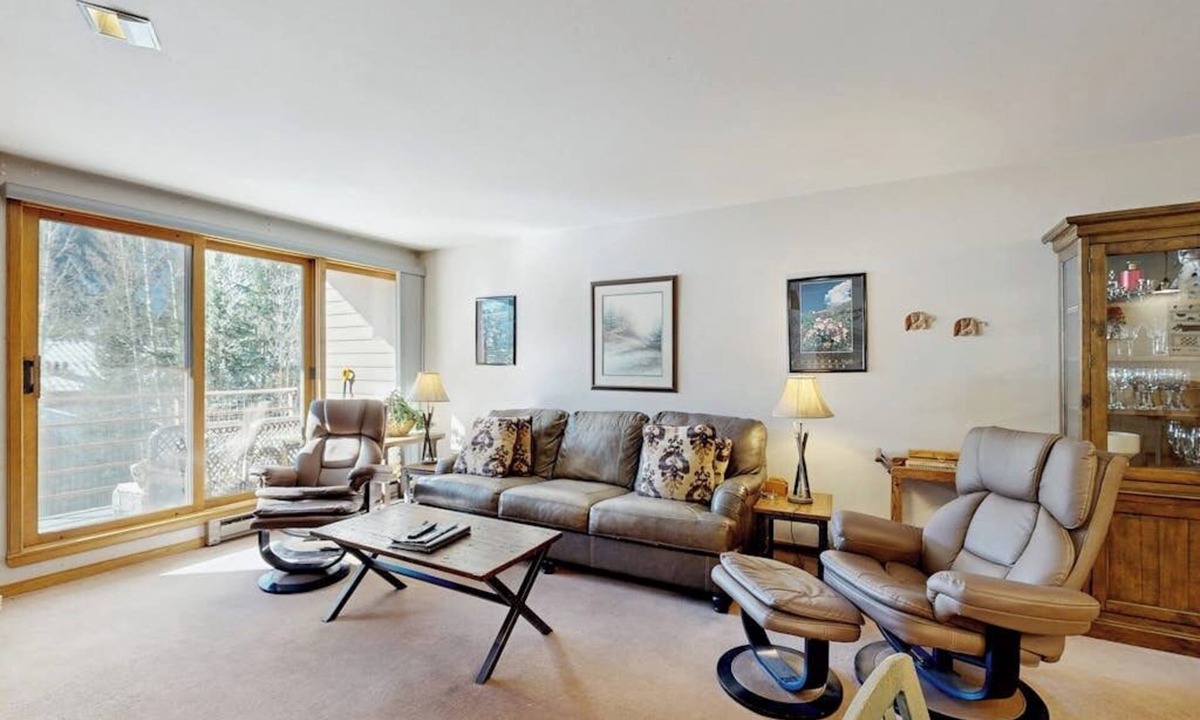 Mountain House Condo | Cozy Condo with Great Views, Shared Pool & Hot Tub - 350 Yards to the Slopes
