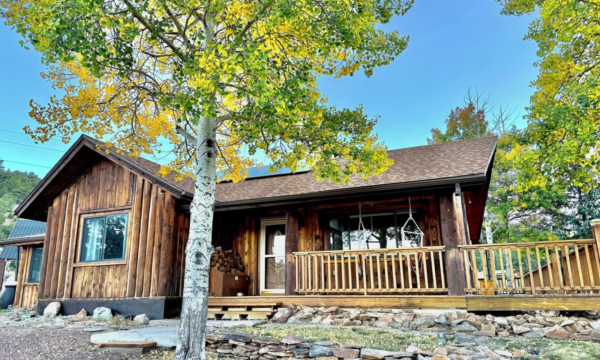 Westcliffe Cabin | Cozy Family-Friendly Log Cabin Retreat in the Mountains