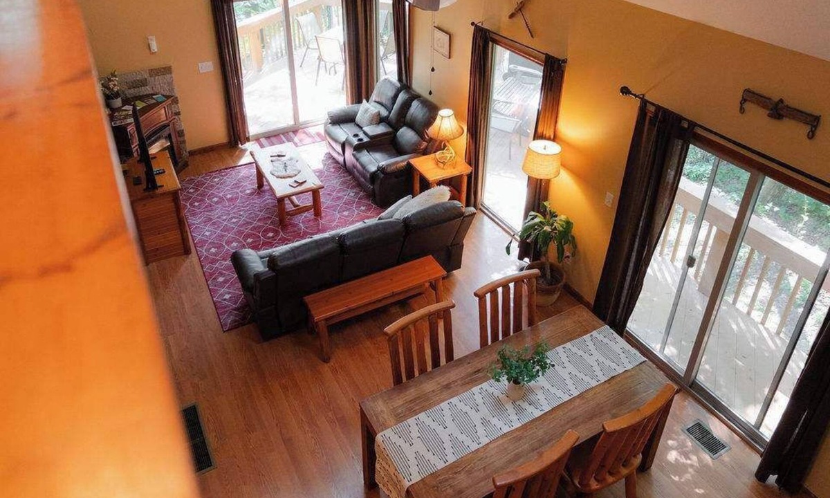 Rockbridge Cabin | Cozy Hocking Hills Cabin with Hot Tub, Games, Pets