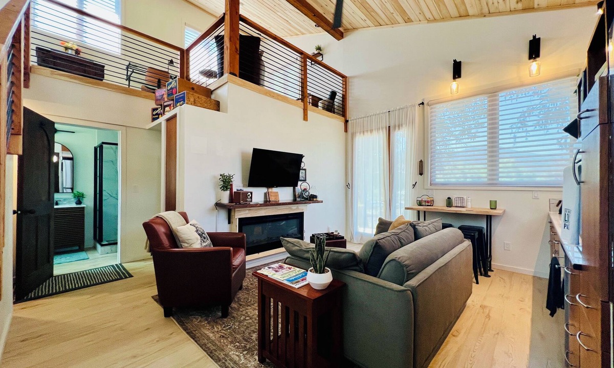 Paonia House | Cozy, Modern Stay: Views, Fireplace, Walk Downtown