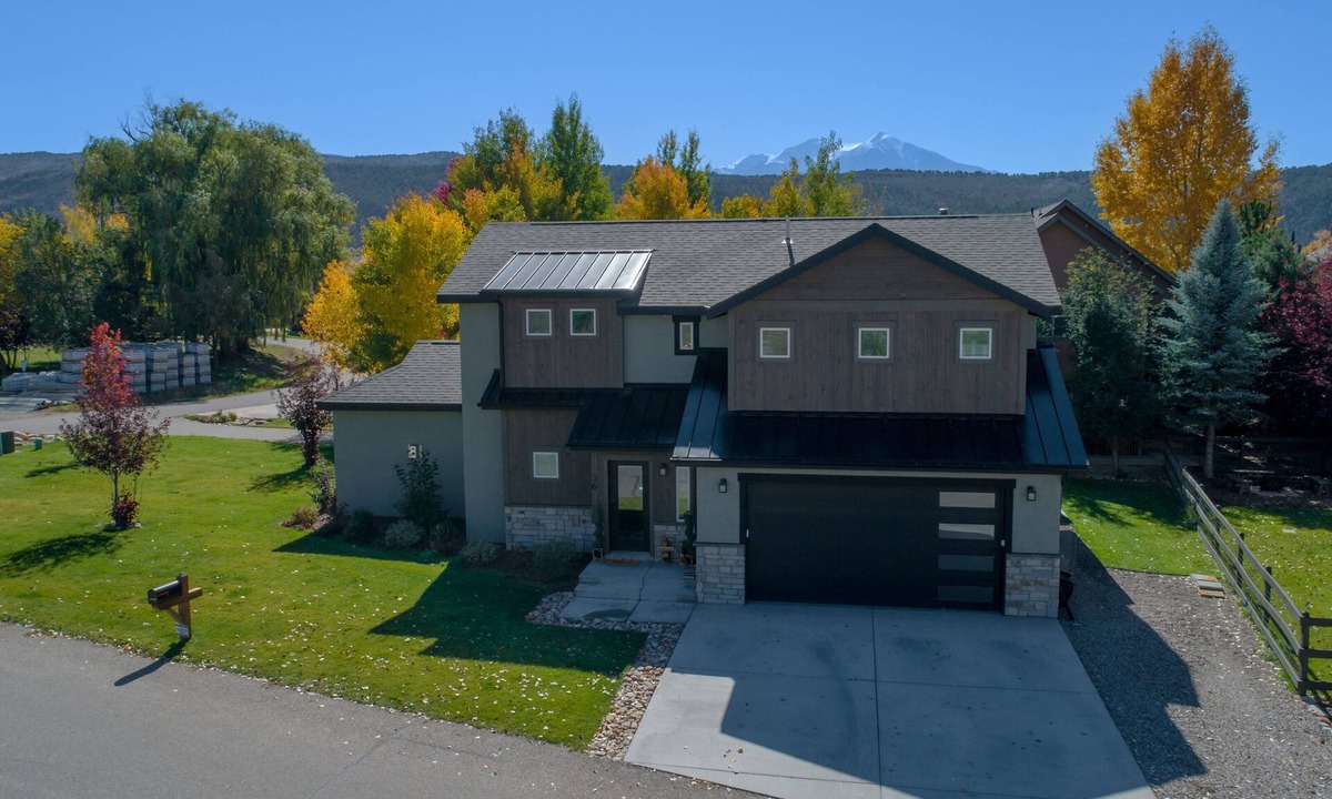 Carbondale House | Cozy Mountain Retreat! Fly Fishing Hot Tub Near Aspen Pet Friendly Golf