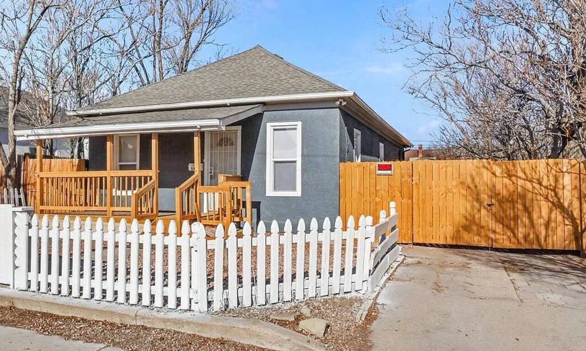 Pueblo House | Cozy Pueblo House w/Yard - Near Downtown & More with Clean & Comfy Sta