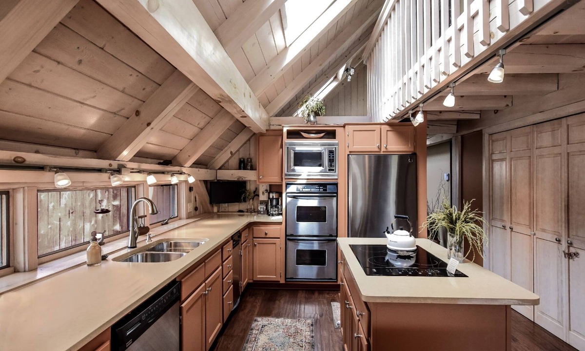 Nathrop Cabin | Creek & Mnt View Saltwater Hot Tub Cozy Fire Quiet 4 ac