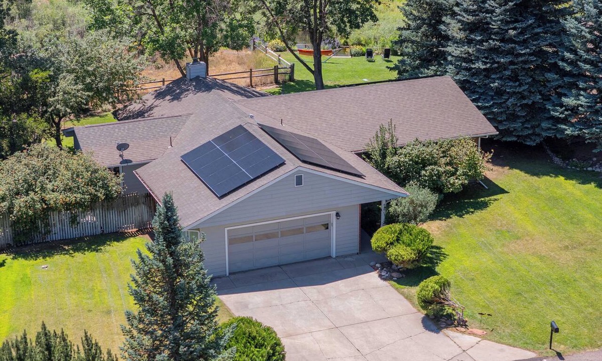 Carbondale House | Creekside Escape Near Aspen Private Fly Fishing Dock Fishing Badge