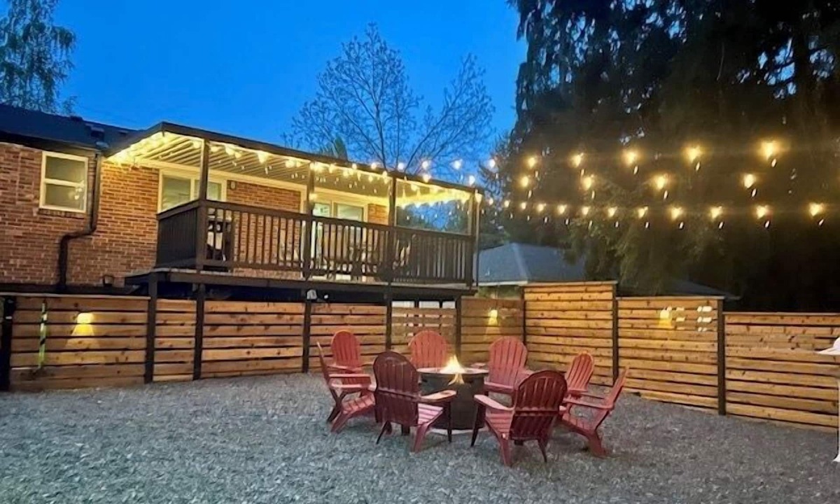 Victory Heights House | Creekside Retreat Pet-Friendly & Family Ready AC/BBQ Fast WiFi 1mi Light Rail = 15 min 2 Downtown