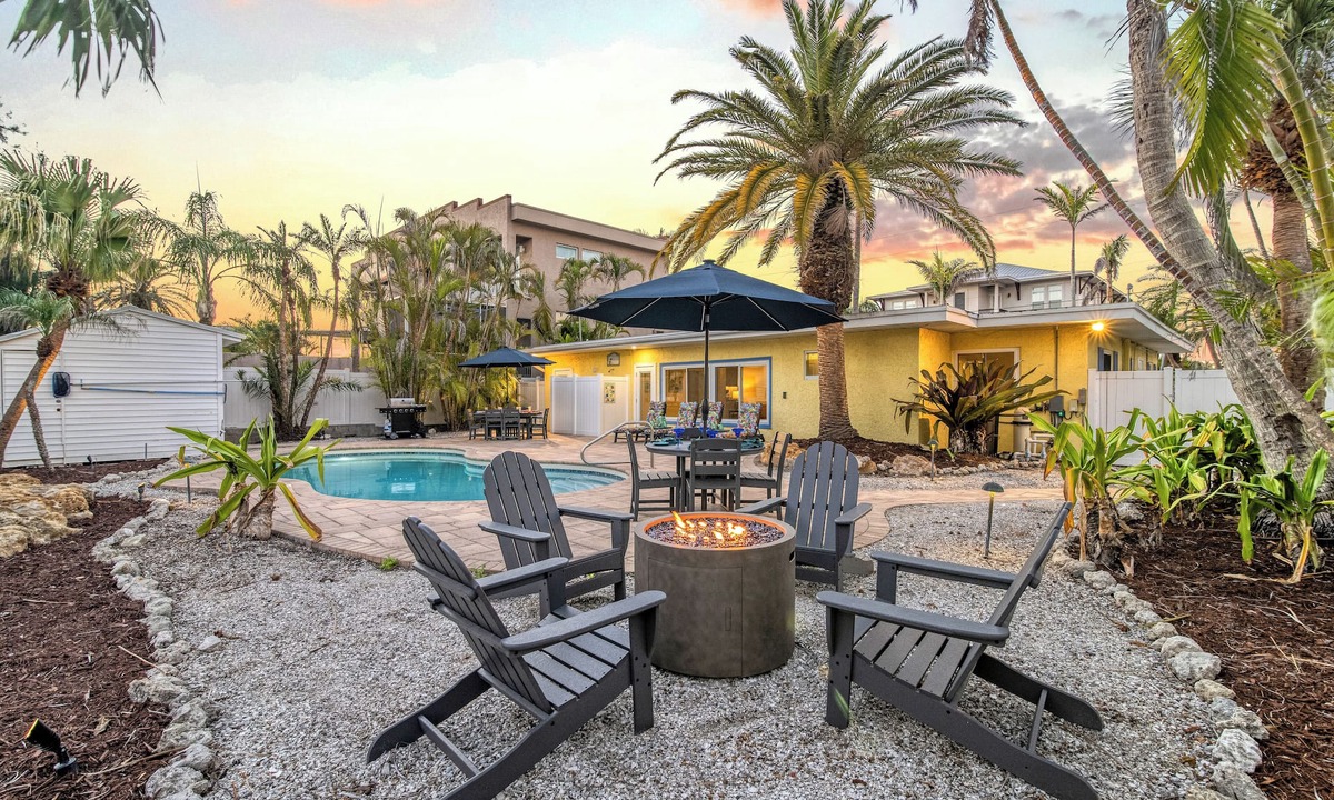 Siesta Key House | 🌴 Crescent Cottage | Private Pool, Pet Friendly, Walk to Crescent Beach