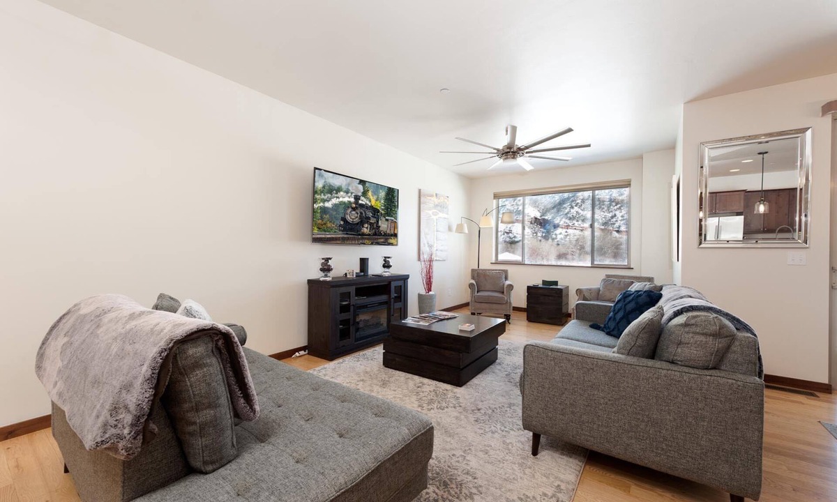 Durango House | Crimson Cliff 2ownhome - Views - 4 Miles to Downtown - Central AC (30+ Stay)