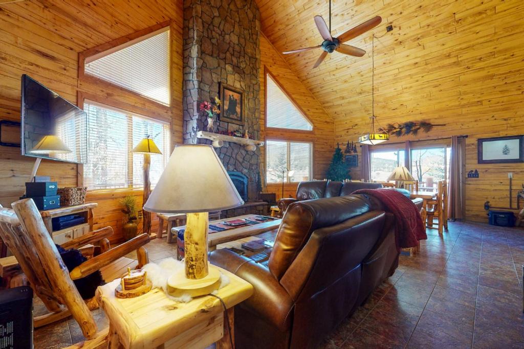 South Fork House | Diamond J's Riverside Retreat