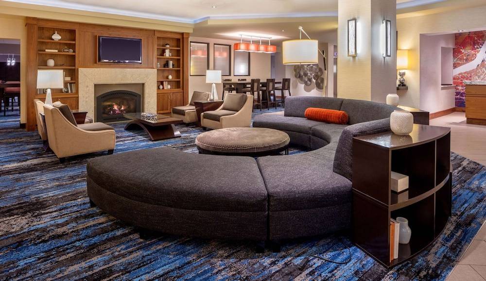 Downtown Minneapolis Hotel | DoubleTree Suites by Hilton Minneapolis Downtown