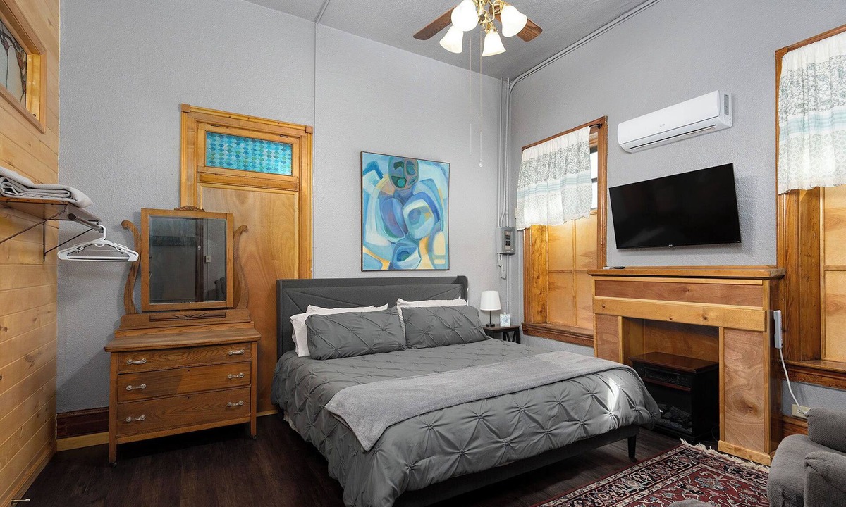 Del Norte Apartment | Downtown Del Norte Spacious Apartment