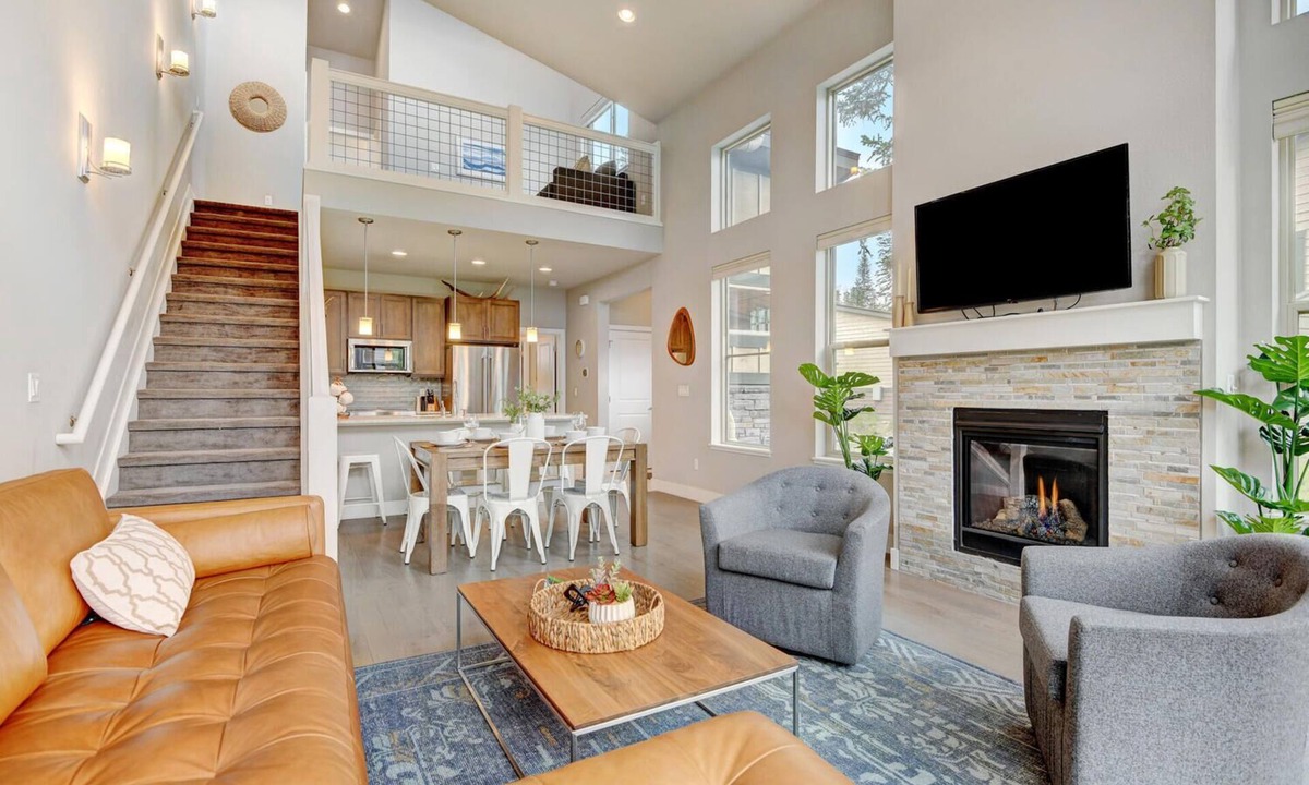 Rendezvous House | Downtown WP Cabin 27 I Hot Tub I Great Views I Bunk Room I Discounted Attractions