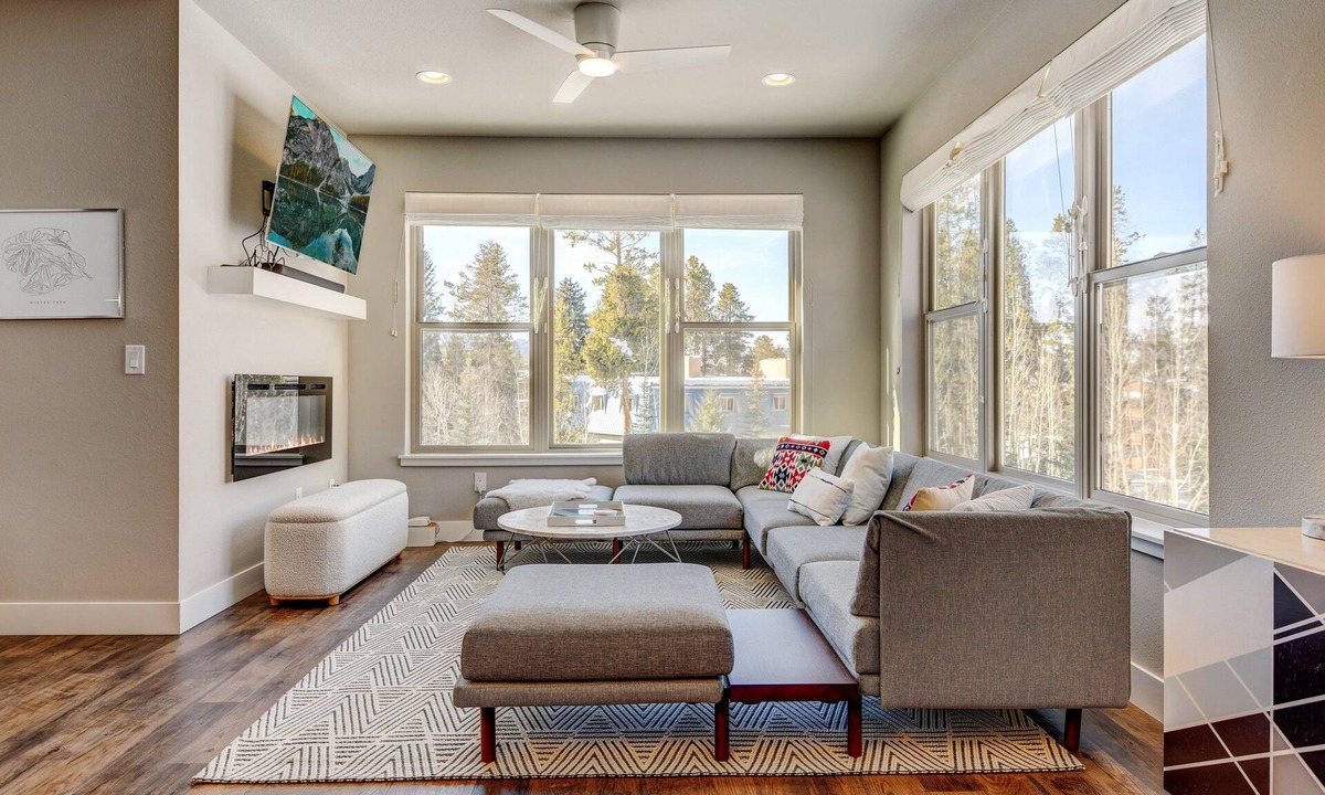 Rendezvous House | Downtown WP Chalet 117 I Private Hot Tub I Great Views I Discounted Attractions